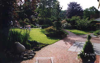 Terrasse in Klinker kombiniert mit Sandstein